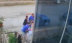Çiçeklere çamaşır suyu dökme kavgası güvenlik kamerasına yansıdı