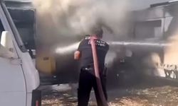 Demre’de park halindeki karavanda çıkan yangın, diğer karavana da sıçradı
