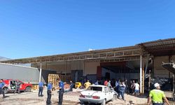 Demre’de toptancı halindeki iş yerinde patlama meydana geldi