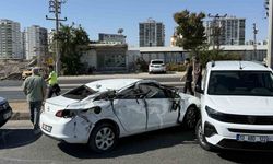 Diyarbakır’da asfalt paleti otomobili biçti