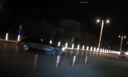 Elazığ’da drift atan araç kameralara yansıdı
