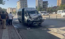 Elazığ’da minibüs otobüse çarptı: 8 yaralı