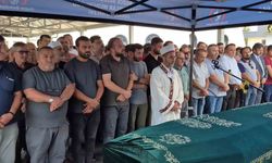 Evinde baygın bulunan çocuk son yolculuğuna uğurlandı