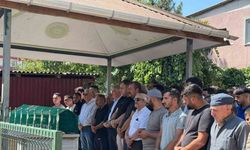 Fabrikada zehirlenerek hayatını kaybeden işçi toprağa verildi