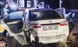 Gaziantep’te çarpışan iki otomobil metrelerce savruldu: 1 ölü, 3 ağır yaralı