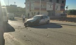 Hafif ticari araç ile otomobil çarpıştı: 4 yaralı