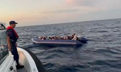 İzmir’de 138 düzensiz göçmen ve 2 göçmen kaçakçısı yakalandı