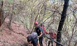 İzmir’de kayalıklarda mahsur kalan 3 genç kurtarıldı
