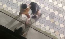Kadınların saç başa birbirine girdiği kavgası kameraya yansıdı