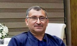 Kamyon şarampole devrildi, sürücü kurtarılamadı