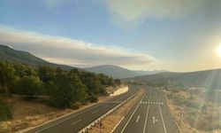 Karabük’ün Safranbolu ilçesi ile Kastamonu’nun Araç ilçesi sınırlarındaki orman yangınları sebebiyle Kastamonu-Karabük kara yolu Karabük ve Kastamonu’nun Araç ilçeleri arasında araç trafiğine kapatıldı.