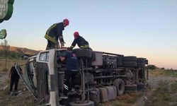 Karapınar’da kamyon devrildi: 2 yaralı