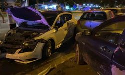 Kartal’da kontrolden çıkan otomobil park halindeki araçlara çarptı: 2 yaralı
