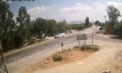 Kavşakta yaşanan kaza güvenlik kamerasına yansıdı
