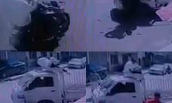 Kaza anları kamerada: Motosikletteki yolcu araç üstünde kaldı