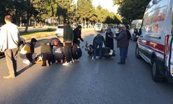 Kaza sonrası motosikletiyle yola savrulan genç kız gözyaşlarıyla hastaneye götürüldü