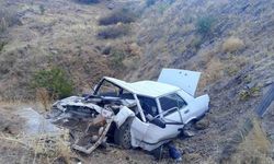 Kırıkkale’de 65 metrelik uçurumdan yuvarlanan otomobil hurdaya döndü: 1 yaralı