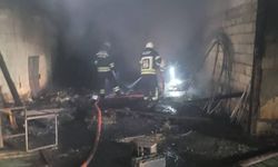 Kopan elektrik kablosu depoyu kül etti