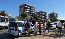 Kucağına aldığı oğluyla yolun karşısına geçerken otomobil çarptı: 1’i ağır 2 yaralı