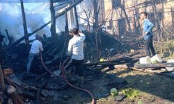 Kütahya’da otomobil patladı, çıkan yangında 3 ev kül oldu