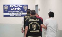 Kuyumcuyu dolandıran 2 şüpheli yakalandı