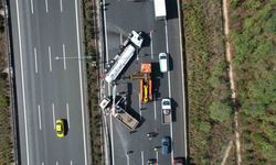 Kuzey Marmara Otoyolu’nda tır devrildi, trafik kilitlendi
