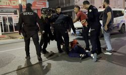 Maddi hasarlı kaza sonrası tarafların kavgası kameraya yansıdı