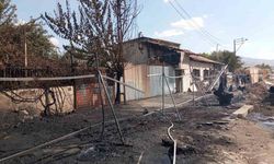 Malatya’da inşaat şantiyesinde çıkan yangın evlere sıçradı