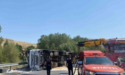 Malatya’da kontrolden çıkan tır devrildi: 1 ağır yaralı