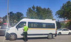 Manisa’da 2 okul servis aracı trafikten men edildi