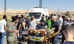 Mardin’de hafif ticari araç ile motosiklet çarpıştı: 4 yaralı