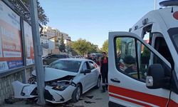 Mardin’de otomobil reklam panosu direğine çarptı: 1 yaralı