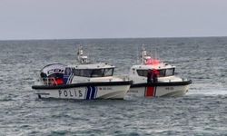 Mersin’de iki ayrı paraşüt kazası: Biri direğe takıldı, diğeri denize düştü