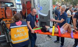 Motosiklet önce küçük çocuğa ardından otomobile çarptı: 2 yaralı