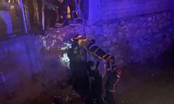 Motosikletin kontrolünü kaybetti, 5 metrelik dereye düştü