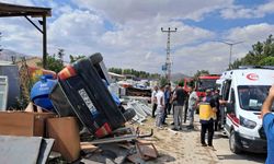 Muş’ta kontrolden çıkan otomobil hurdacıya girdi: 2 yaralı