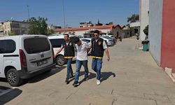 O anlar kamerada: 2 iş yerini soydu, 3’üncüde suç üstü yakalandı