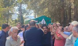 Öğretmen babanın en ağır yükü: Okul bahçesinde fenalaşan oğlunun tabutunu bir an olsun bırakmadı