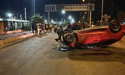 Otomobil, kaldırımda yürüyen yayalara çarptı: 3 ölü, 3 yaralı