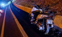 Otomobil yayaya yol vermek için duran motosiklete çarptı: 1 yaralı