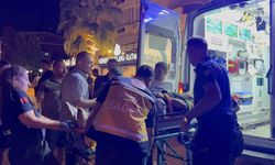 Otomobille çarpışan motosiklet sürücüsü kaldırıma savruldu: 1 yaralı