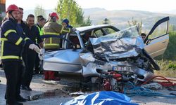 Otomobiller kafa kafaya çarpıştı: Sürücüler hayatını kaybetti