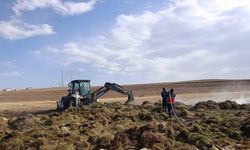 Özalp’ta çıkan yangında 700 bağ ot, 7 ton saman kül oldu