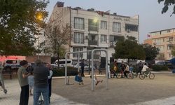 Parkta oyun oynayan çocuğa yorgun mermi isabet etti