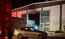 Plastik fabrikasında çıkan yangında 1 işçi zehirlendi