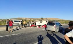 Şanlıurfa’da tarım işçilerini taşıyan minibüs devrildi: 20 yaralı