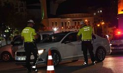 Siirt’te trafik denetimlerinde 19 araç ve sürücüsüne ceza