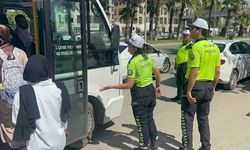 Şikayetini dile getiren sürücü ile trafik polisleri arasında gerginlik