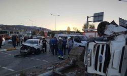 Sivas’ta fındık işçilerini taşıyan minibüs otomobille çarpıştı: 15 yaralı