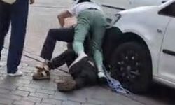 Sokak ortasında yaşanan bıçaklı kavgada dehşet anları